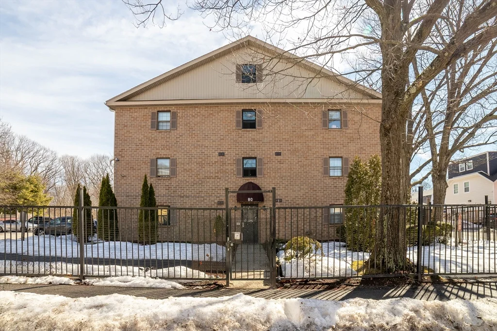 2 bed, 1 bath apartment for rent at 80 Staton St Unit 32, Belmont Hill — photo 1 of 20