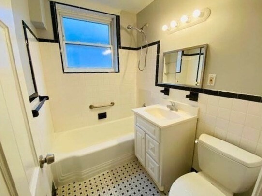 1 bed, 1 bath apartment for rent at 80 Strathmore Rd Unit 1, Brighton — photo 3 of 14