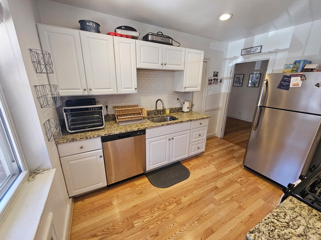 2 bed, 1 bath apartment for rent at 80 Strathmore Rd Unit 4, Brighton — photo 4 of 9