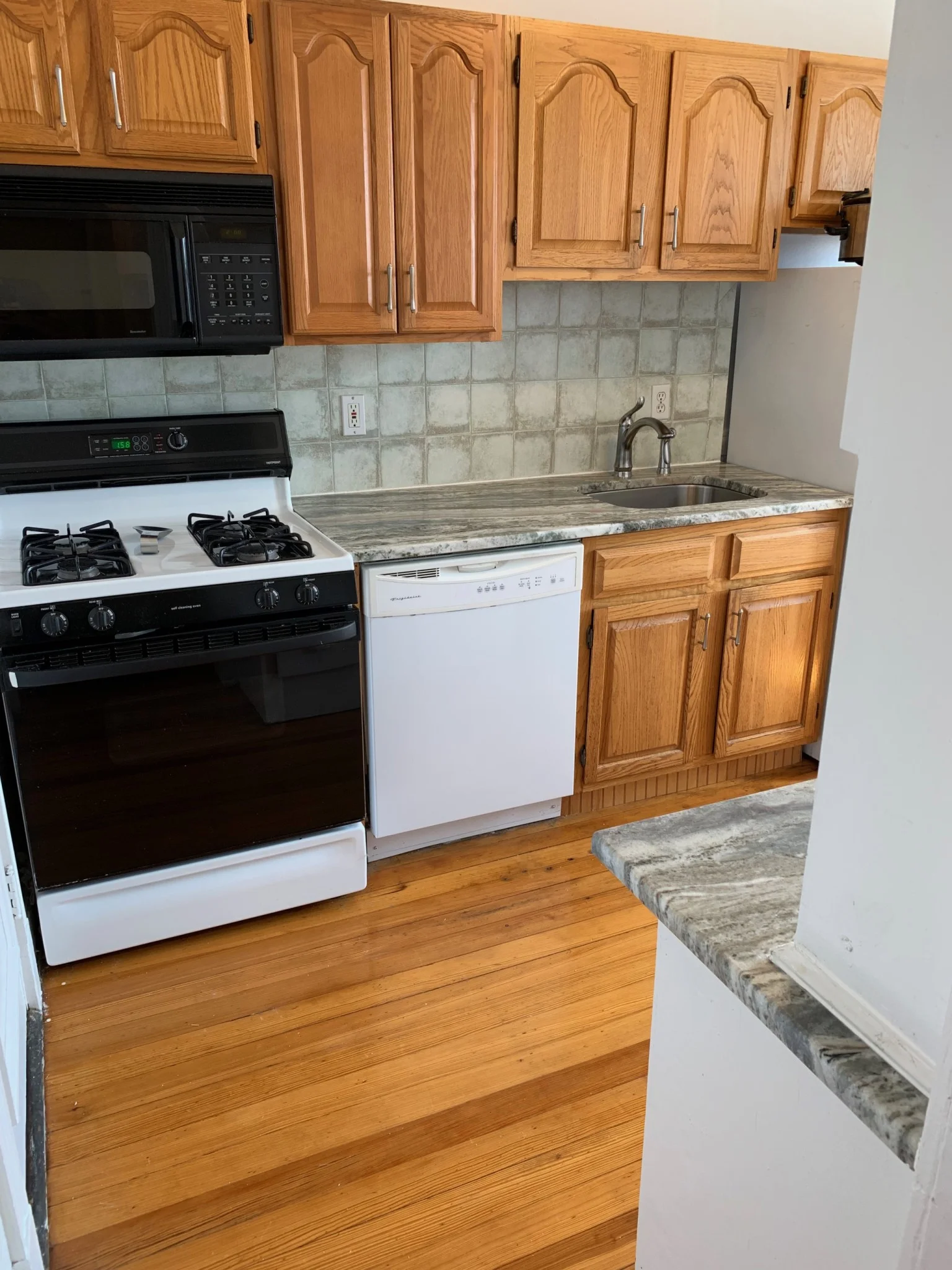 2 bed, 1 bath apartment for rent at 80 Sutherland Rd Unit 15, Brighton — photo 3 of 12