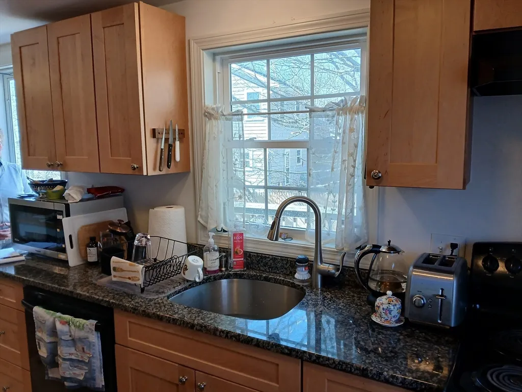 1 bed, 1 bath apartment for rent at 80 Thatcher Rd Unit 3, Long Beach — photo 4 of 11