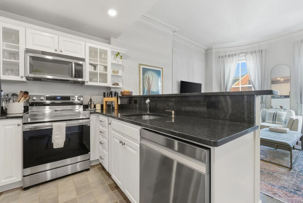 2 bed, 1 bath apartment for rent at 80 West Concord Unit 3, South End — photo 4 of 24
