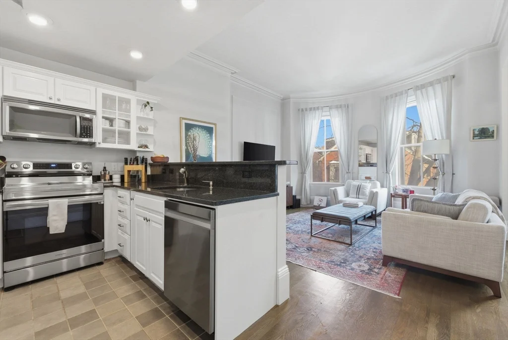 2 bed, 1 bath apartment for rent at 80 West Concord Unit 3, South End — photo 2 of 24