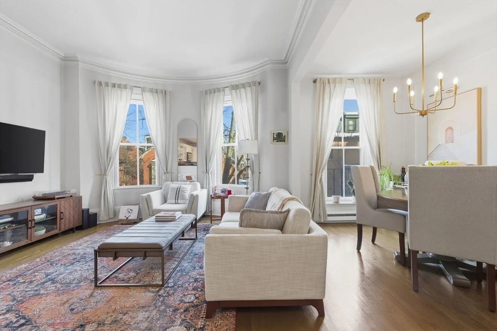 2 bed, 1 bath apartment for rent at 80 West Concord Unit 3, South End