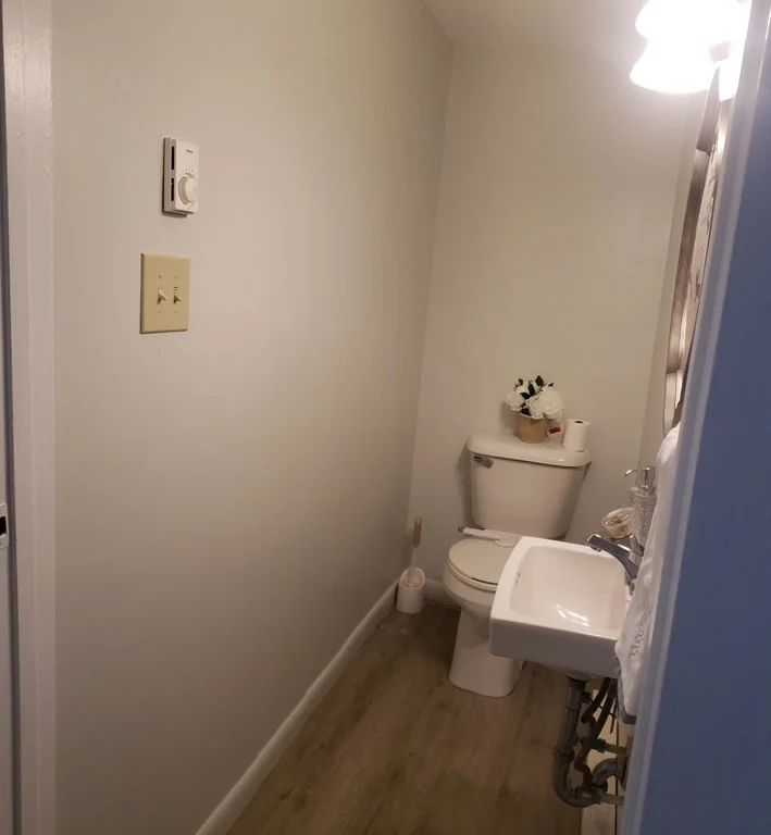 2 bed, 1 bath apartment for rent at 80 Wall St Unit Unit B, Globe Village — photo 8 of 16
