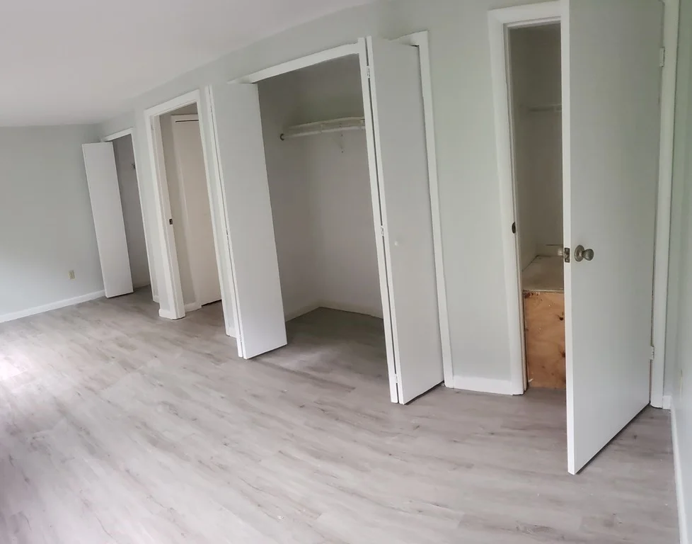 2 bed, 1 bath apartment for rent at 80 Wall St Unit Unit B, Globe Village — photo 10 of 16