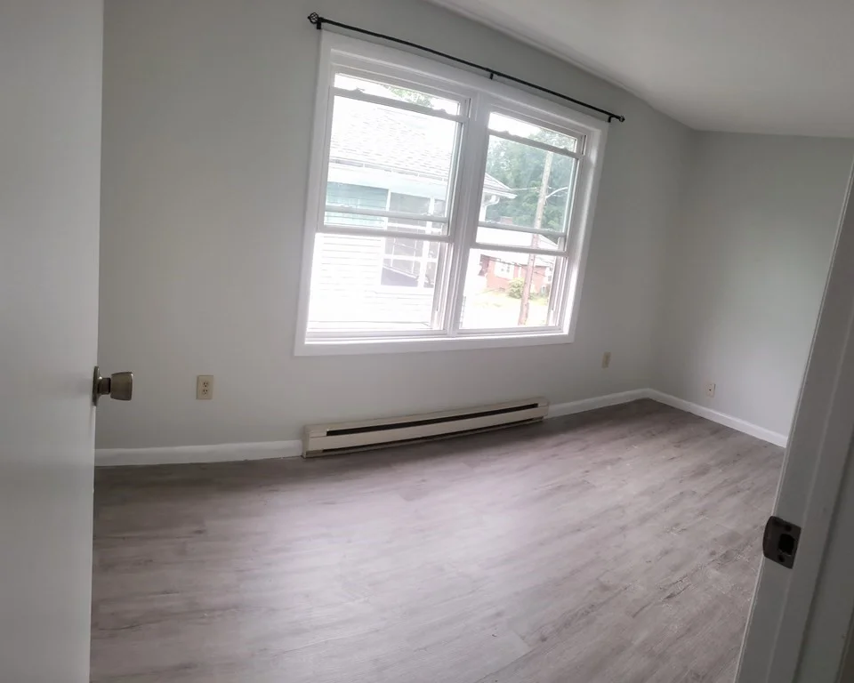 2 bed, 1 bath apartment for rent at 80 Wall St Unit Unit B, Globe Village — photo 11 of 16