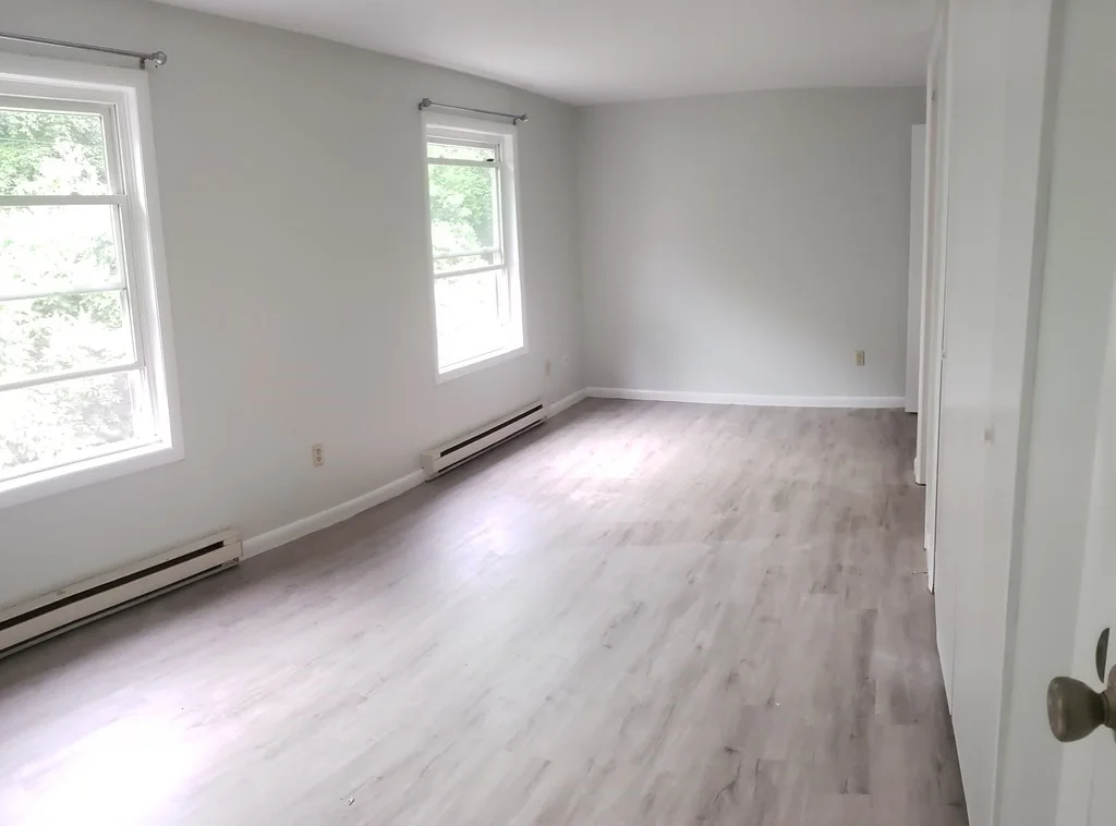 2 bed, 1 bath apartment for rent at 80 Wall St Unit Unit B, Globe Village — photo 9 of 16