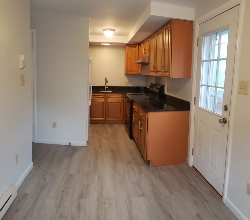 2 bed, 1 bath apartment for rent at 80 Wall St Unit C, Globe Village — photo 5 of 16