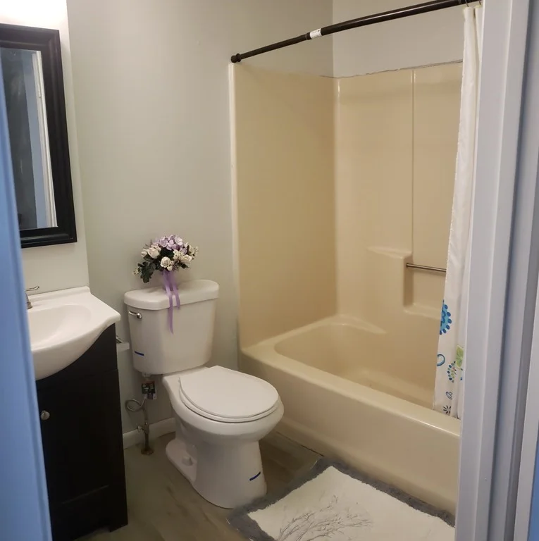 2 bed, 1 bath apartment for rent at 80 Wall St Unit C, Globe Village — photo 13 of 16