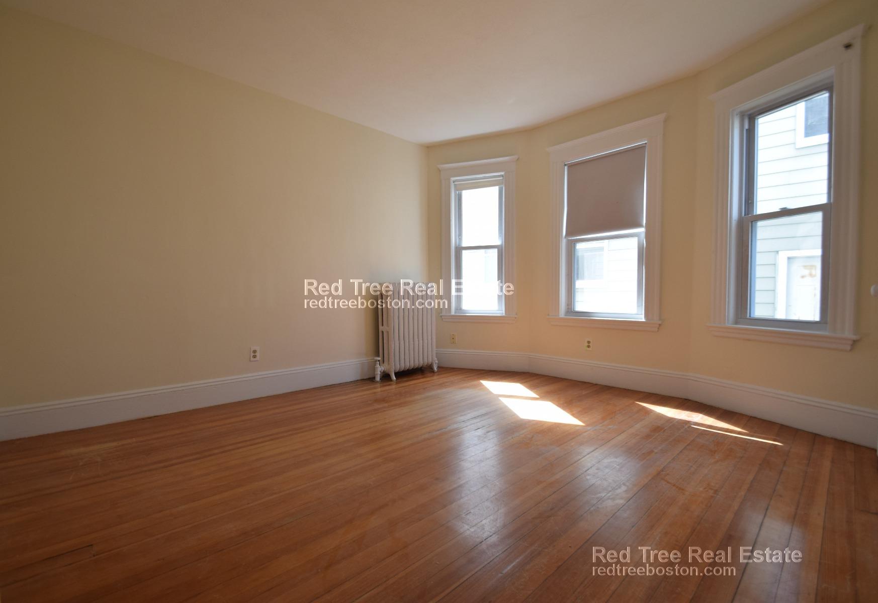 4 bed, 1.5 bath apartment for rent at 80 Wallingford Rd Unit 2, Brighton — photo 3 of 13