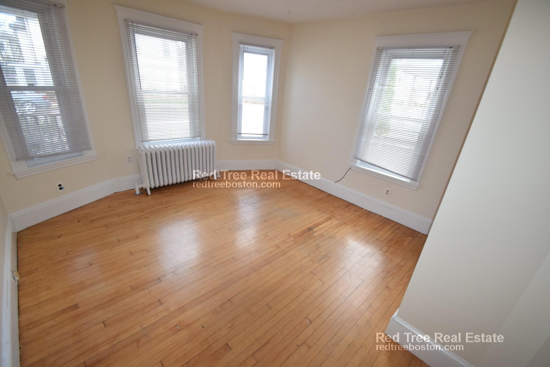 4 bed, 1.5 bath apartment for rent at 80 Wallingford Rd Unit 2, Brighton — photo 5 of 13