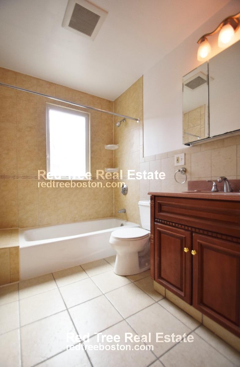4 bed, 1.5 bath apartment for rent at 80 Wallingford Rd Unit 2, Brighton — photo 10 of 13