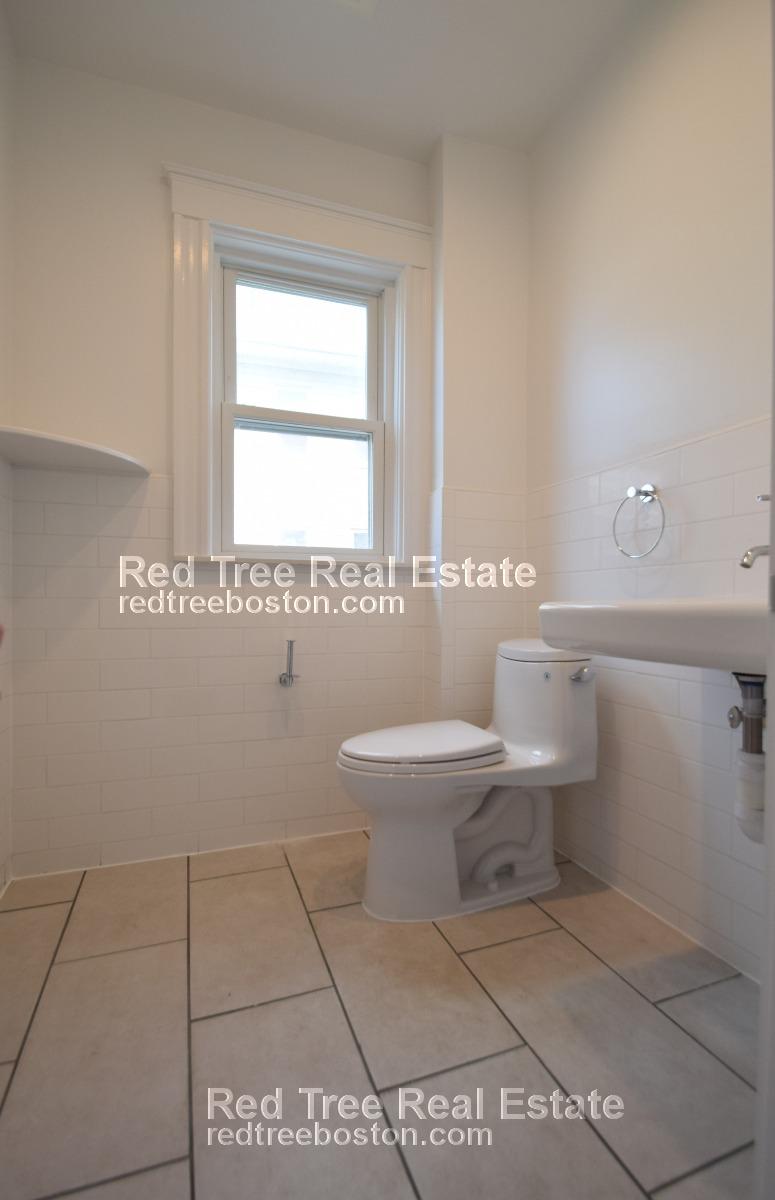 4 bed, 1.5 bath apartment for rent at 80 Wallingford Rd Unit 2, Brighton — photo 11 of 13