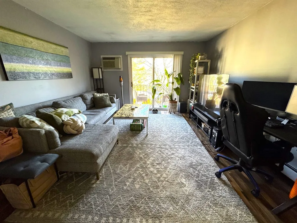 1 bed, 1 bath apartment for rent at 80 Walnut St Unit 210, Canton — photo 2 of 21