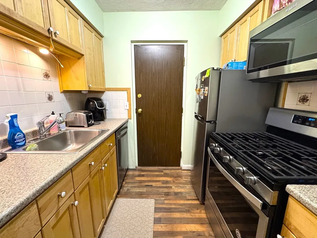 1 bed, 1 bath apartment for rent at 80 Walnut St Unit 210, Canton — photo 7 of 21