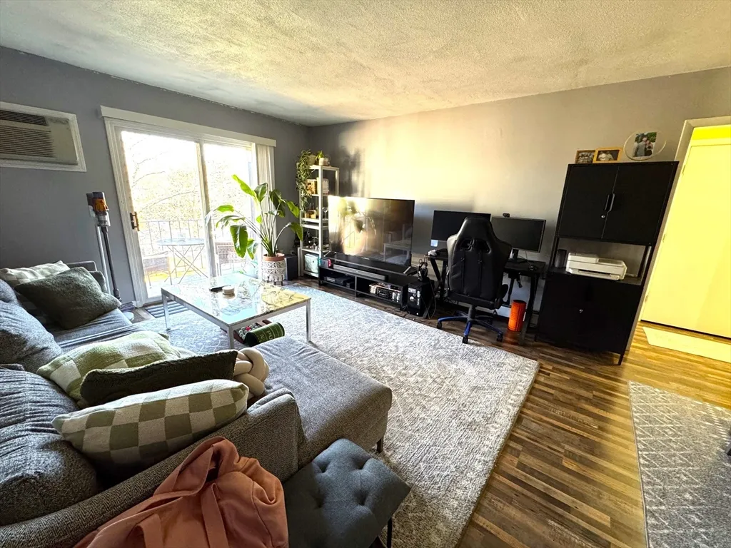1 bed, 1 bath apartment for rent at 80 Walnut St Unit 210, Canton — photo 1 of 21