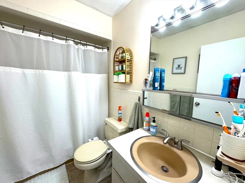 1 bed, 1 bath apartment for rent at 80 Walnut St Unit 210, Canton — photo 17 of 21
