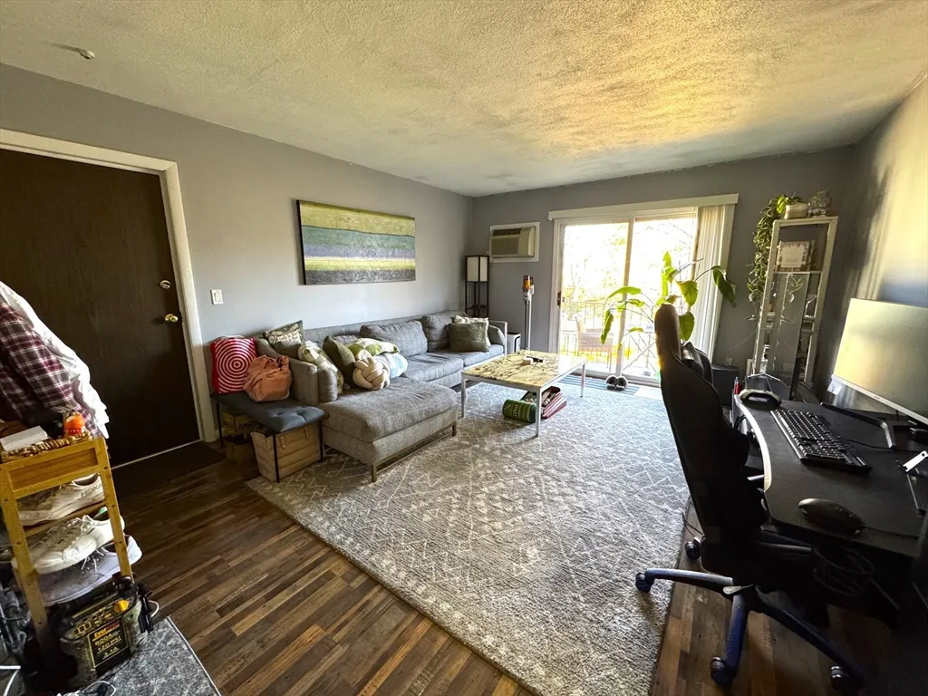 1 bed, 1 bath apartment for rent at 80 Walnut St Unit 210, Canton — photo 3 of 21