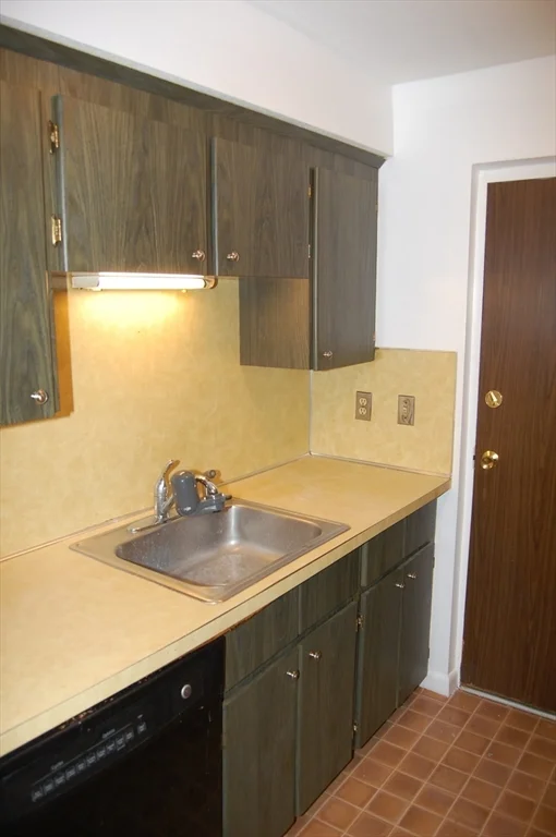 1 bed, 1 bath apartment for rent at 80 Walnut St Unit 303, Canton — photo 3 of 13