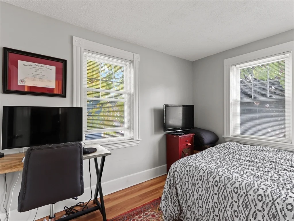 3 bed, 1 bath apartment for rent at 80 Washington Ave, Natick — photo 14 of 16