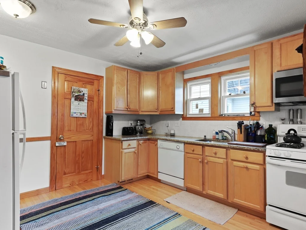 3 bed, 1 bath apartment for rent at 80 Washington Ave, Natick — photo 7 of 16