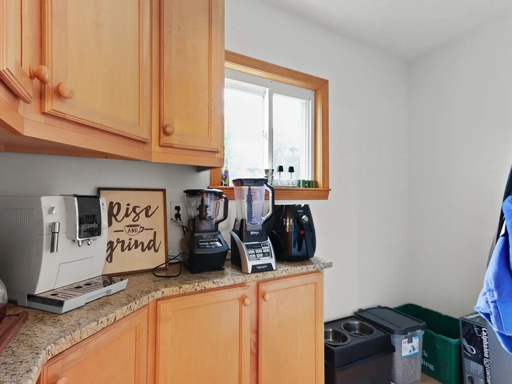 3 bed, 1 bath apartment for rent at 80 Washington Ave, Natick — photo 9 of 16