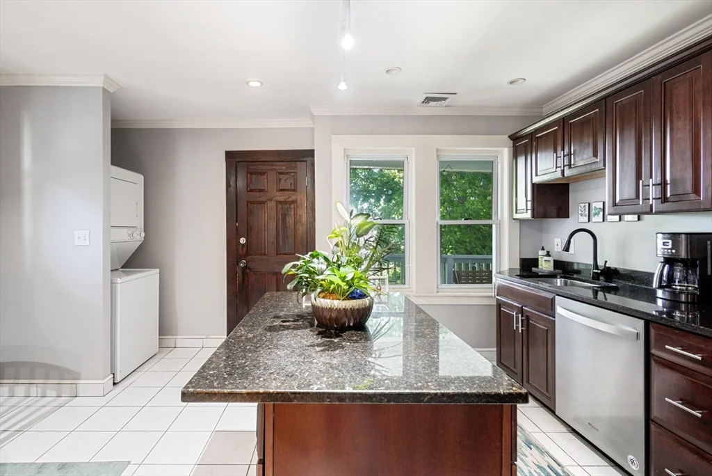 3 bed, 2 bath apartment for rent at 80 Westmoreland St Unit 2, Dorchester — photo 11 of 26