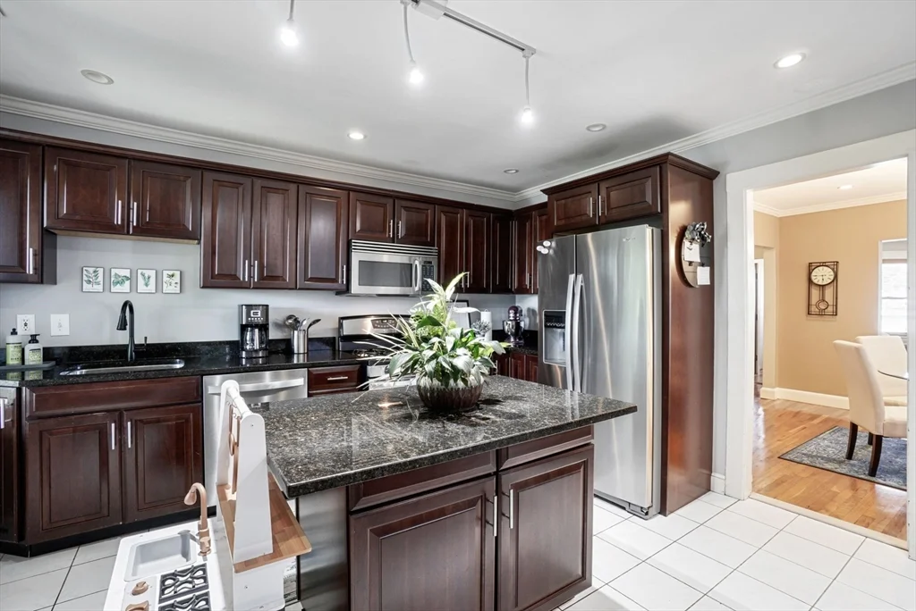 3 bed, 2 bath apartment for rent at 80 Westmoreland St Unit 2, Dorchester — photo 8 of 26