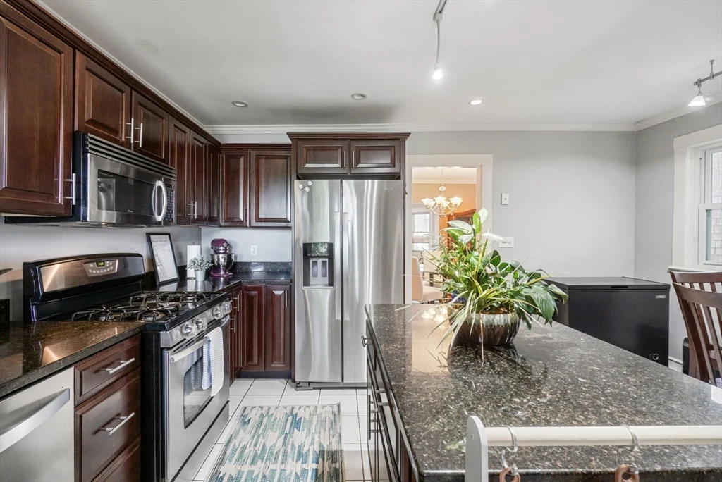 3 bed, 2 bath apartment for rent at 80 Westmoreland St Unit 2, Dorchester — photo 6 of 26