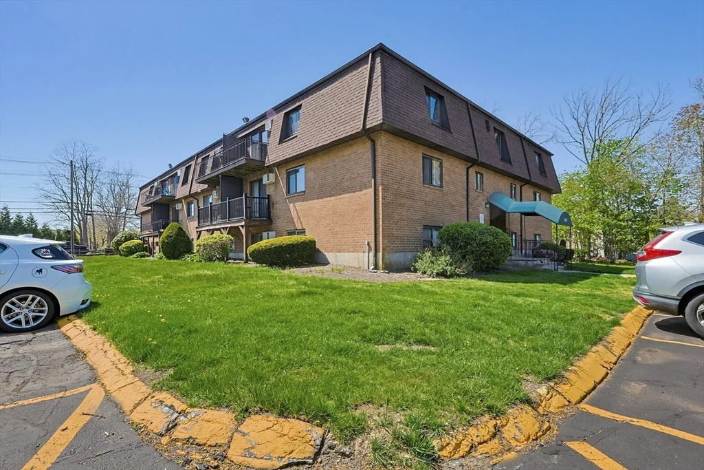 1 bed, 1 bath apartment for rent at 800 County Unit 3, Taunton — photo 3 of 18