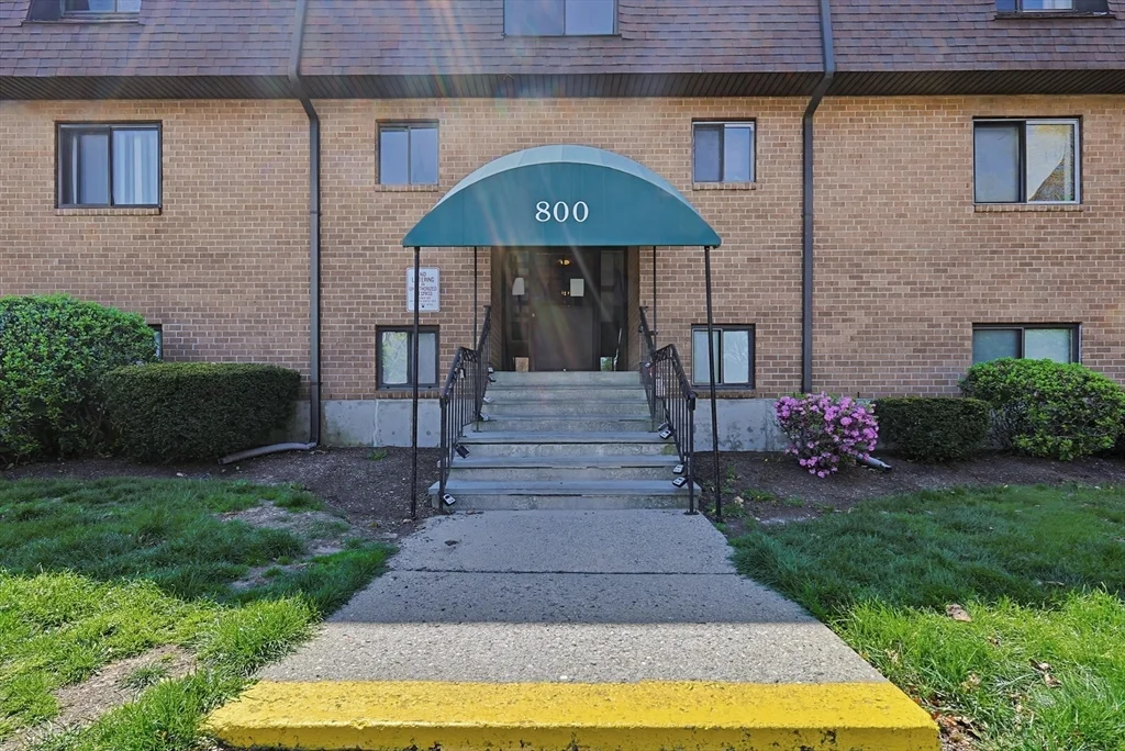1 bed, 1 bath apartment for rent at 800 County Unit 3, Taunton — photo 2 of 18