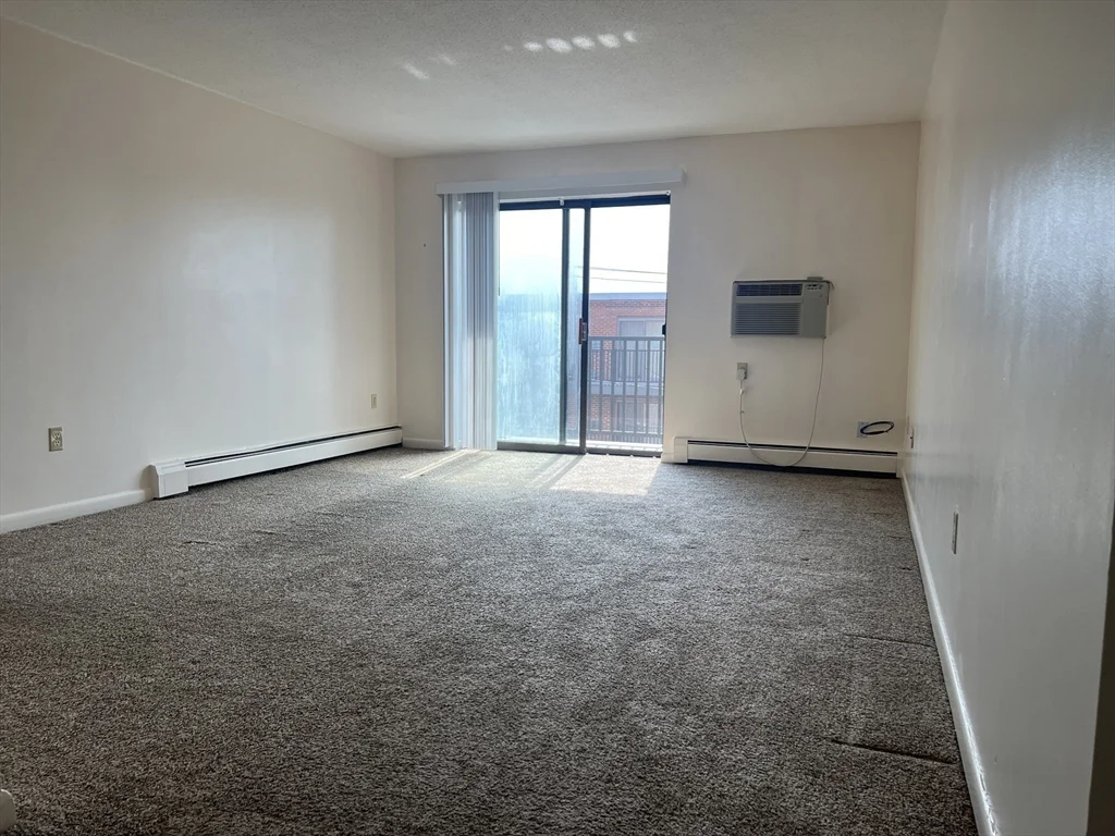 2 bed, 1 bath apartment for rent at 800 Governors Dr Unit 36, Winthrop — photo 2 of 12