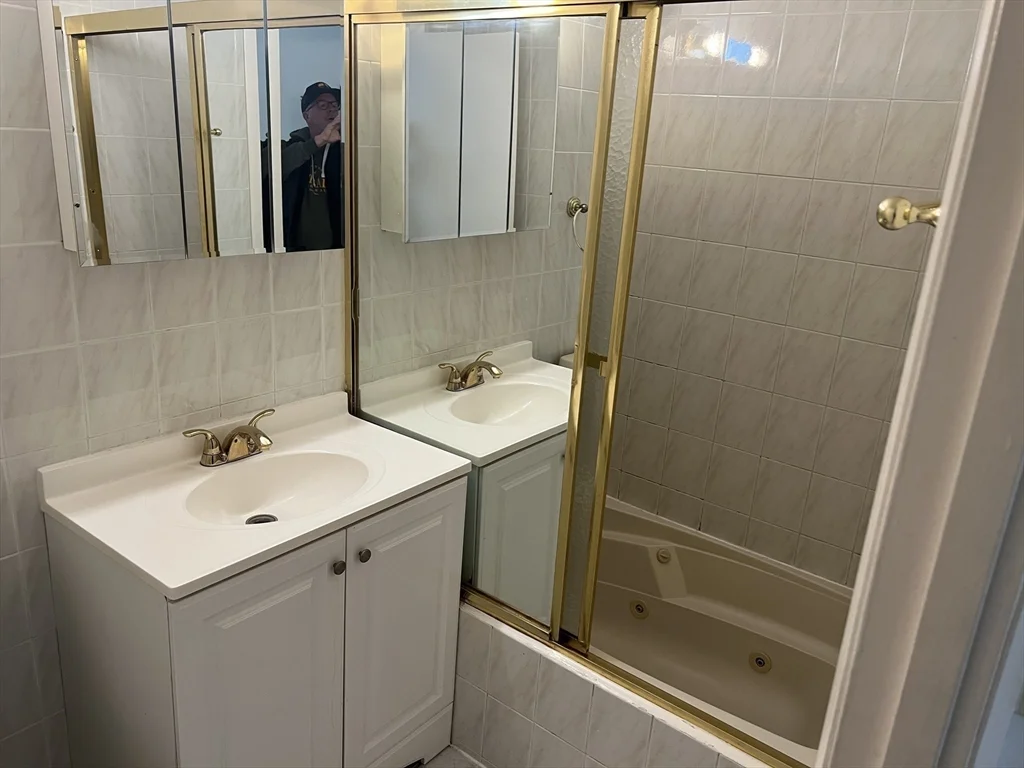 2 bed, 1 bath apartment for rent at 800 Governors Dr Unit 36, Winthrop — photo 6 of 12