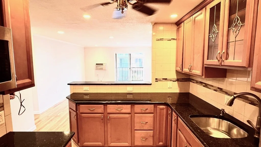 2 bed, 1 bath apartment for rent at 800 Governors Dr Unit 25, Winthrop — photo 6 of 15