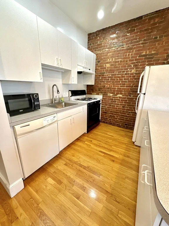 2 bed, 1 bath apartment for rent at 802 Tremont St Unit 2, Roxbury — photo 5 of 11