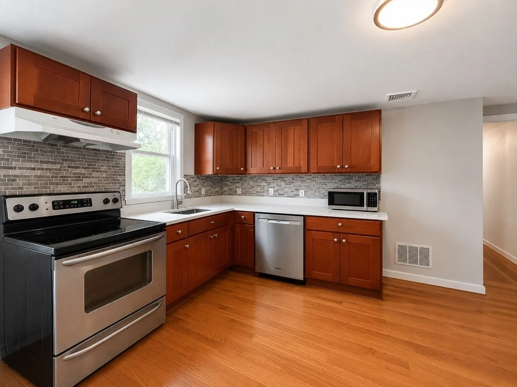 3 bed, 2 bath apartment for rent at 803 Boylston St Unit B, Brookline Hills — photo 2 of 9