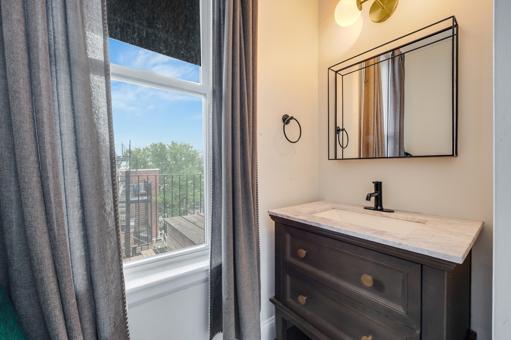 1 bed, 1 bath apartment for rent at 805 E 4th St Unit 2, South Boston — photo 14 of 17