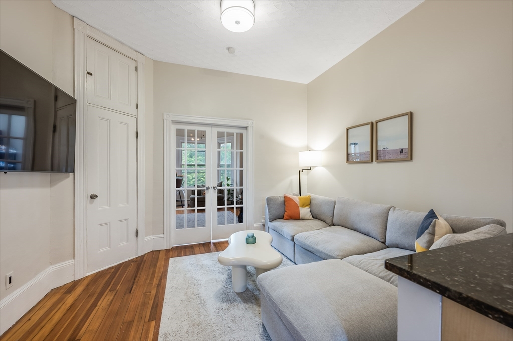 1 bed, 1 bath apartment for rent at 805 E 4th St Unit 2, South Boston — photo 3 of 17