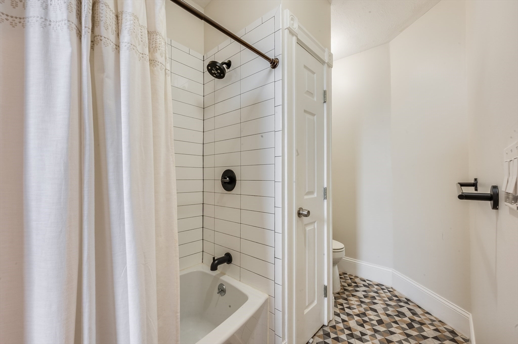 1 bed, 1 bath apartment for rent at 805 E 4th St Unit 2, South Boston — photo 13 of 17