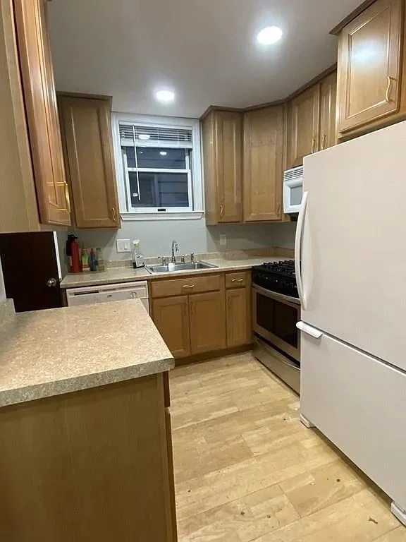 2 bed, 1 bath apartment for rent at 807 E 3rd St Unit 1, South Boston — photo 3 of 11