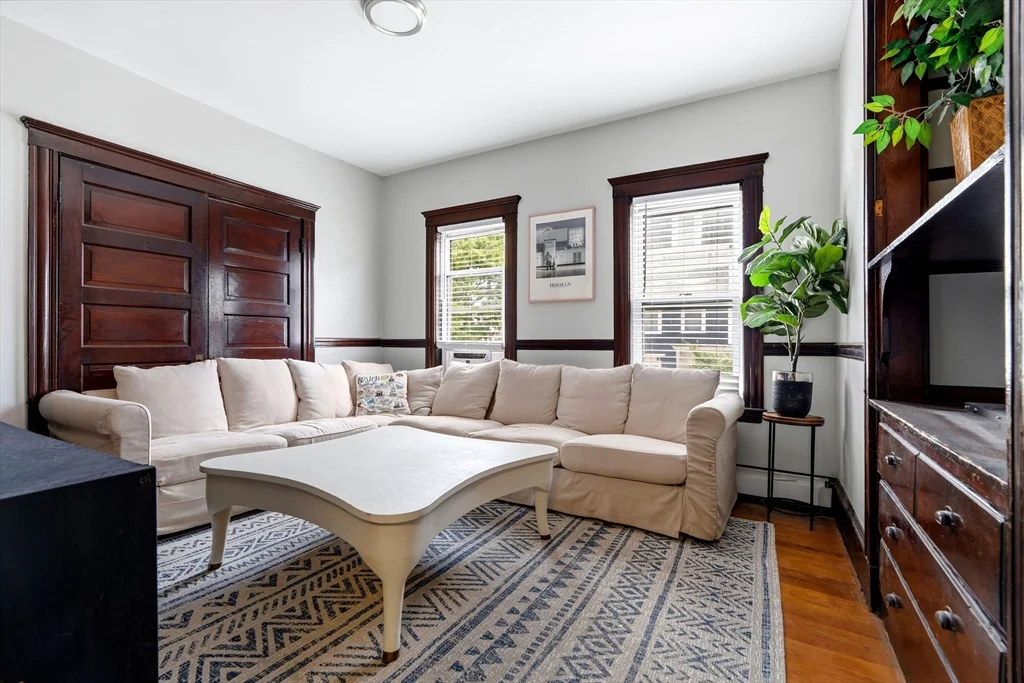 3 bed, 1 bath apartment for rent at 807 E 3rd St Unit 2, South Boston — photo 1 of 13