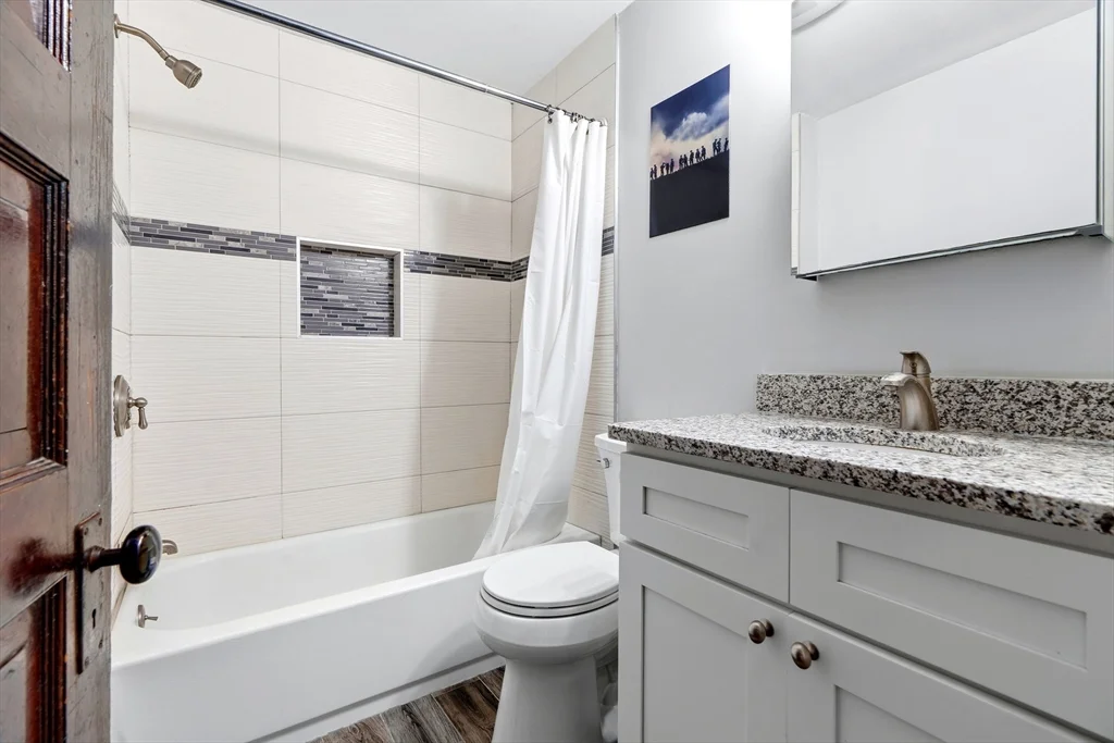 3 bed, 1 bath apartment for rent at 807 E 3rd St Unit 2, South Boston — photo 5 of 13