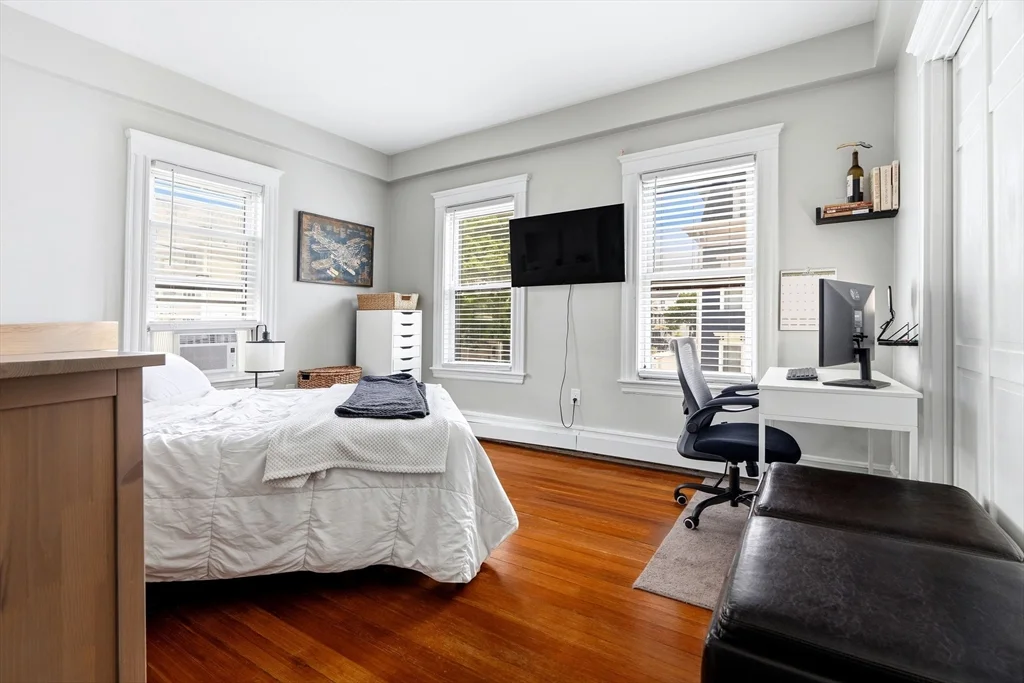 3 bed, 1 bath apartment for rent at 807 E 3rd St Unit 2, South Boston — photo 6 of 13