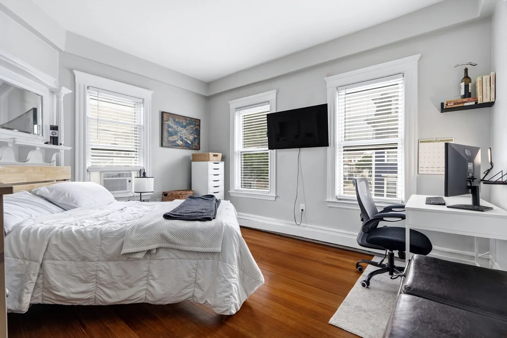 3 bed, 1 bath apartment for rent at 807 E 3rd St Unit 2, South Boston — photo 7 of 13