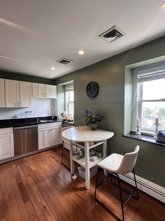 2 bed, 1 bath apartment for rent at 807 East Broadway Unit 3, South Boston — photo 2 of 6