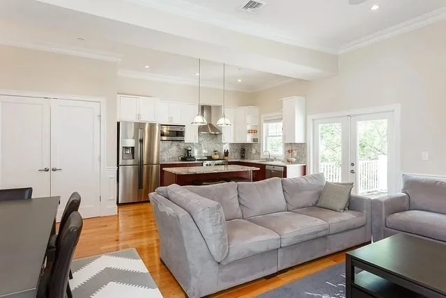 2 bed, 2 bath apartment for rent at 808 East 5th St Unit 3, South Boston — photo 3 of 12