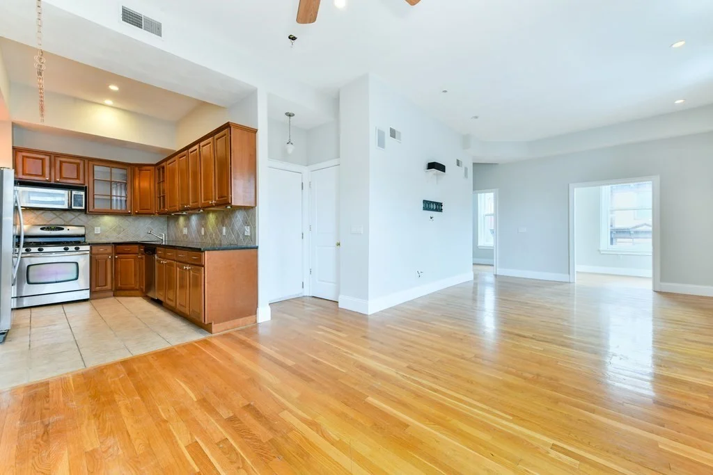 2 bed, 2 bath apartment for rent at 809 E 4th St Unit 1, South Boston — photo 3 of 22