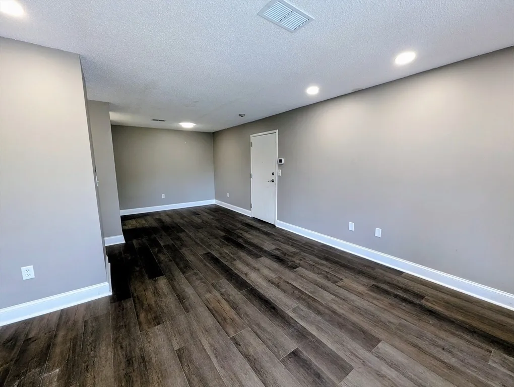 2 bed, 1 bath apartment for rent at 809 Franklin Crossing Rd Unit 809, Franklin — photo 3 of 19