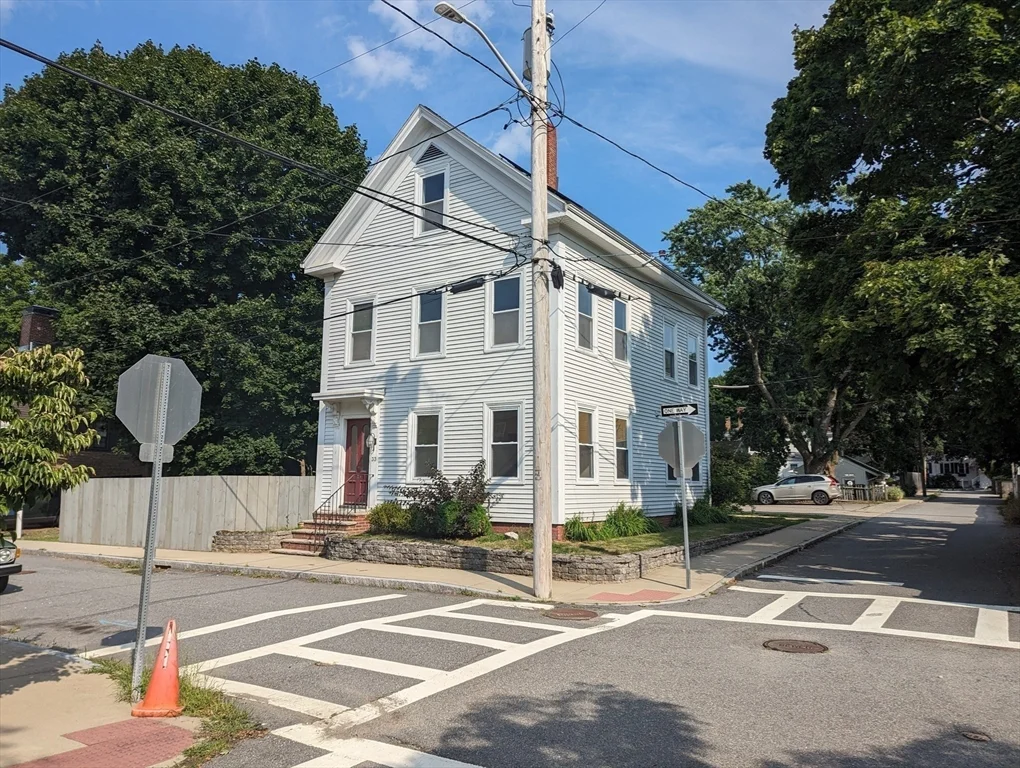1 bed, 1 bath apartment for rent at 81/2 Russia Unit 0, Newburyport — photo 1 of 17